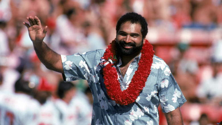 Franco Harris smiling and waving in Honolulu 