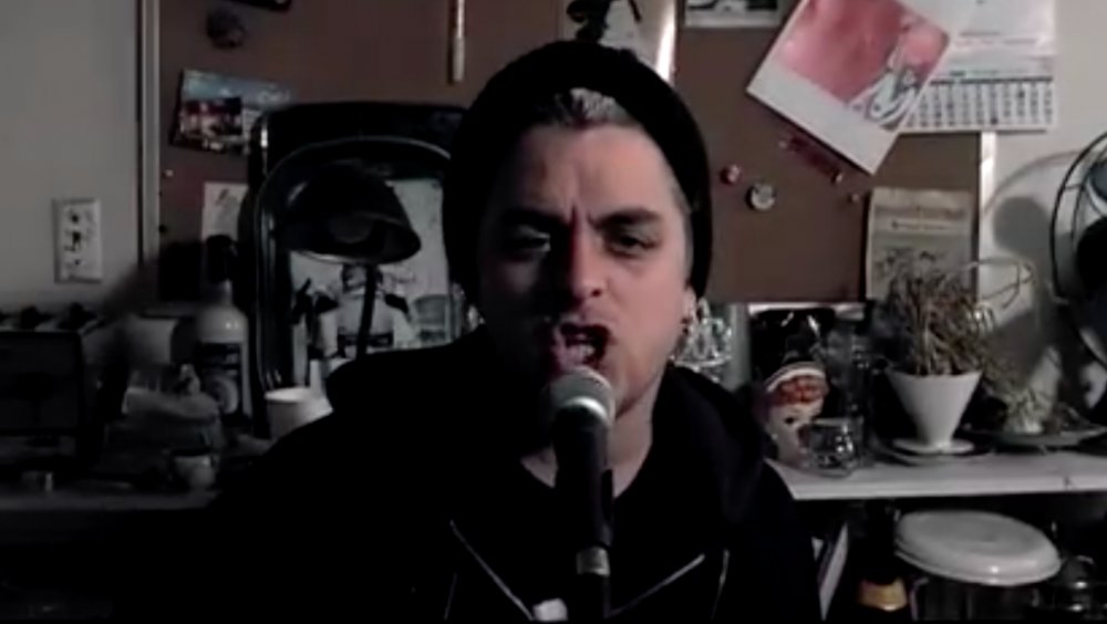 Billie Joe Armstrong singing