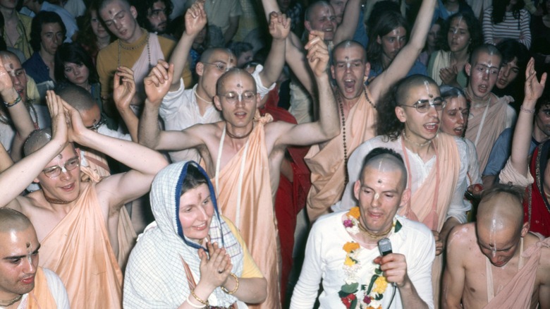 dance chant hare krishna