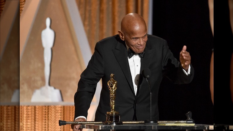 Harry Belafonte thumbs up receiving Oscar