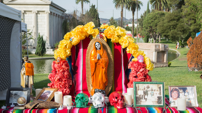 Dia de los Muertos celebration altar Hollywood Forever Cemetery