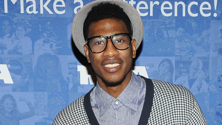 Iman Shumpert posing at event