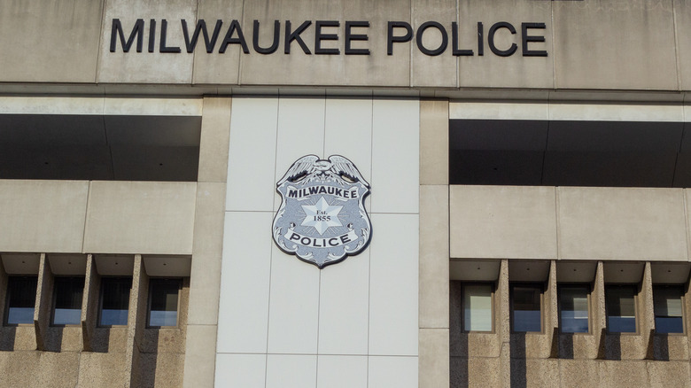 milwaukee police department sign