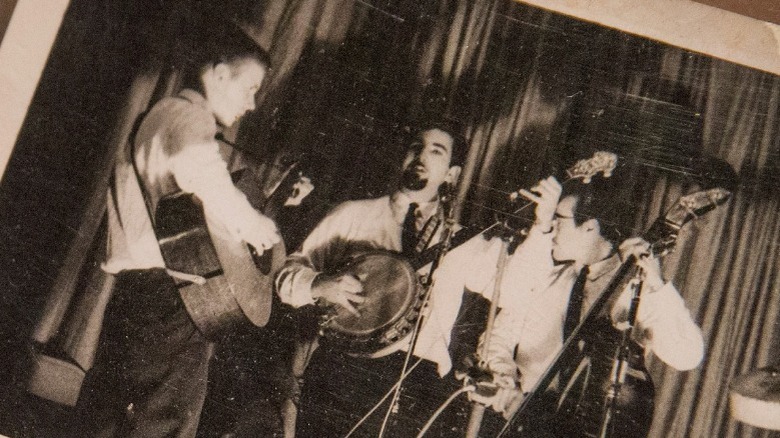 Jerry Garcia playing banjo 1962