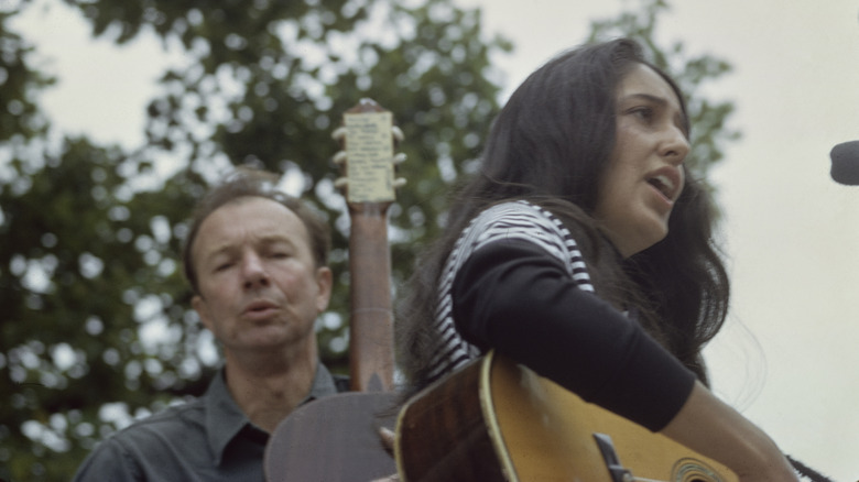 Joan Baez on stage with Pete Seeger