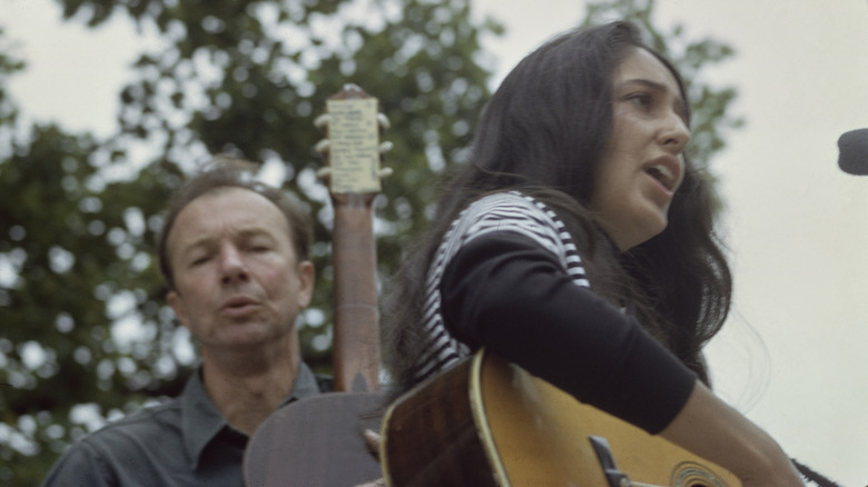 Joan Baez on stage with Pete Seeger