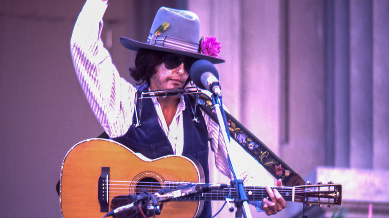 Joan Baez dressed as Bob Dylan during the Rolling Thunder tour