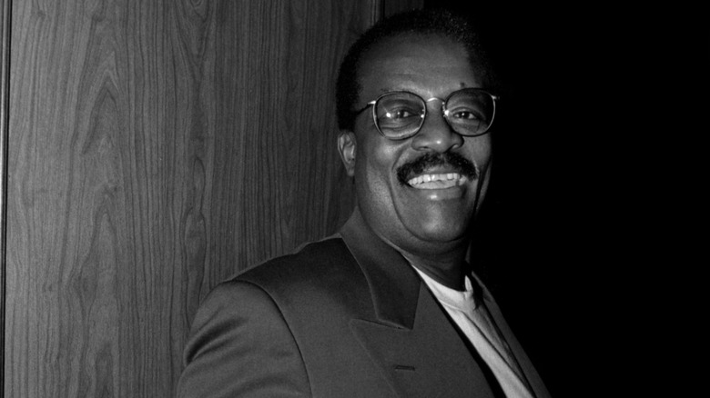 Johnnie Cochran smiling