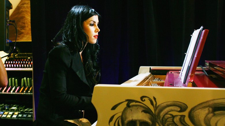 Kat von D, piano