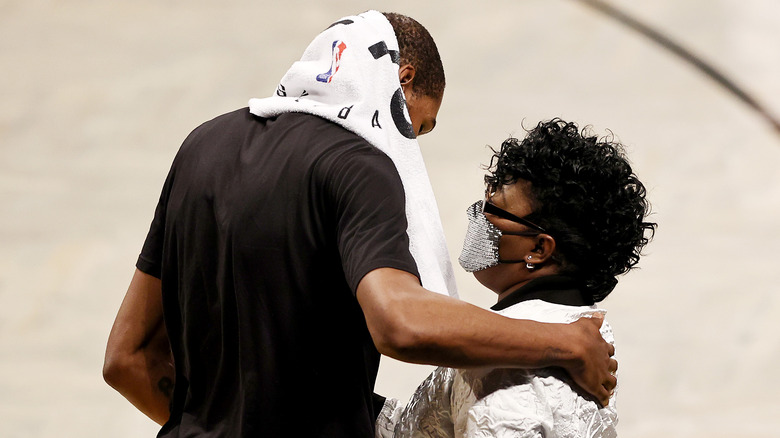 Kevin Durant with his mother Wanda