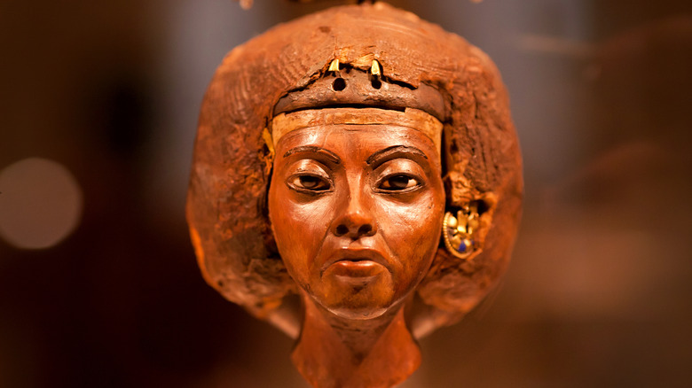 Queen Tiye sculpture