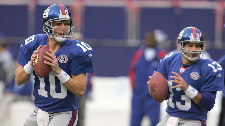 Eli Manning with Kurt Warner 