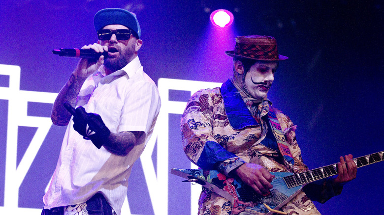 Fred Durst and Wes Borland on stage