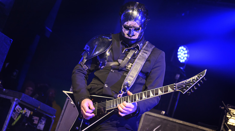 Wes Borland silver mask playing guitar