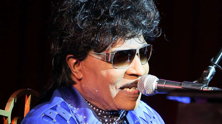 Little Richard blue suit singing 2012