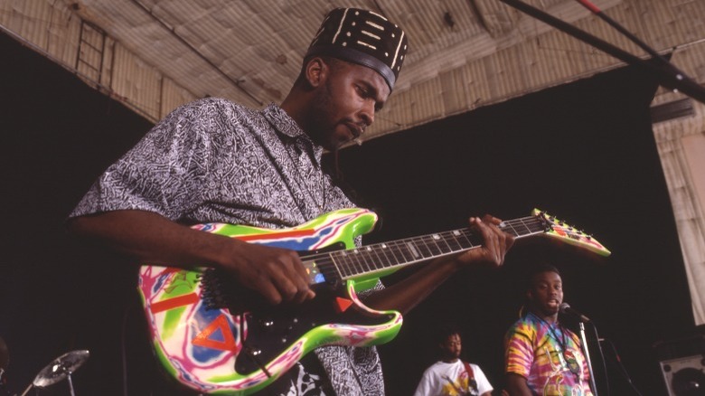 Vernon Reid playing guitar