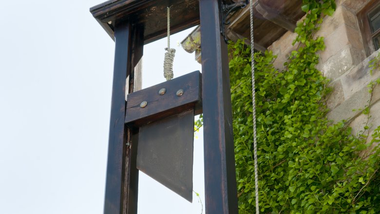 Guillotine 