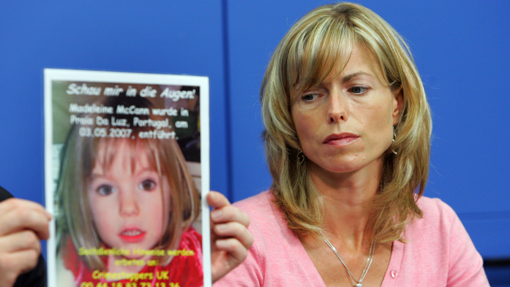 Kate McCann holding picture of Madeleine