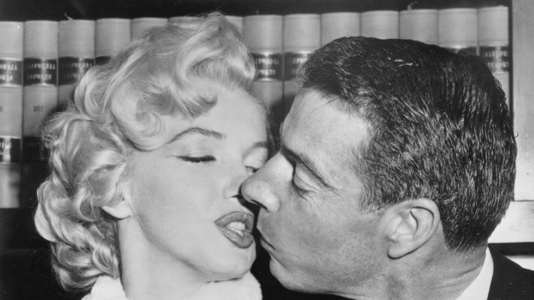 Monroe and DiMaggio kiss
