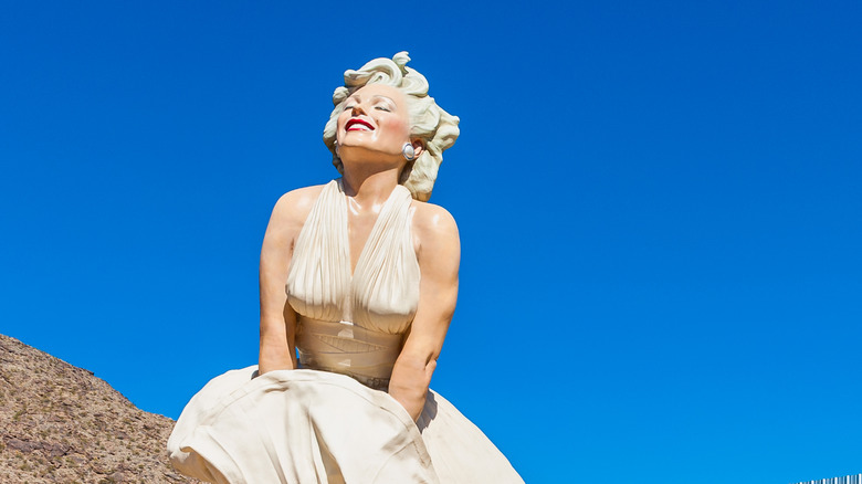 Marilyn Monroe sculpture