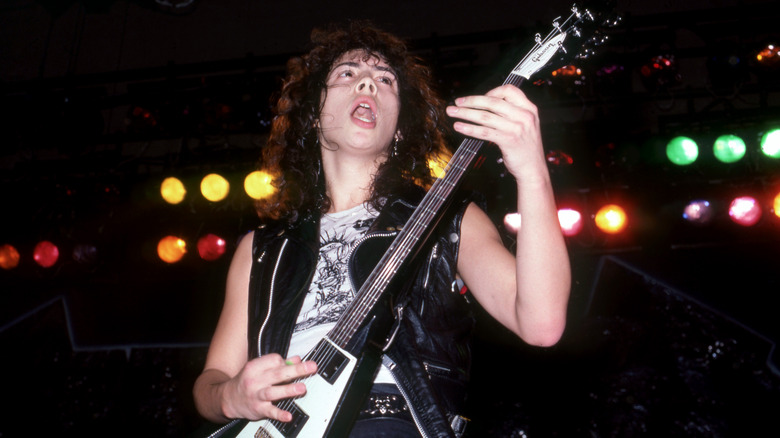 Kirk Hammett playing live