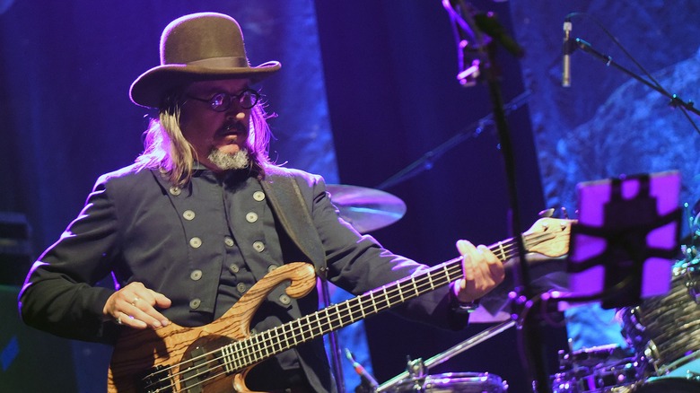 Les Claypool playing bass