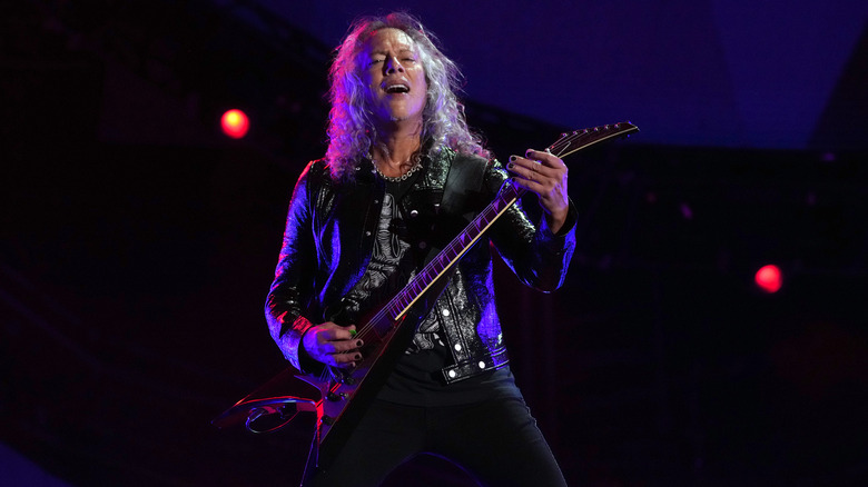 Kirk Hammett performing live