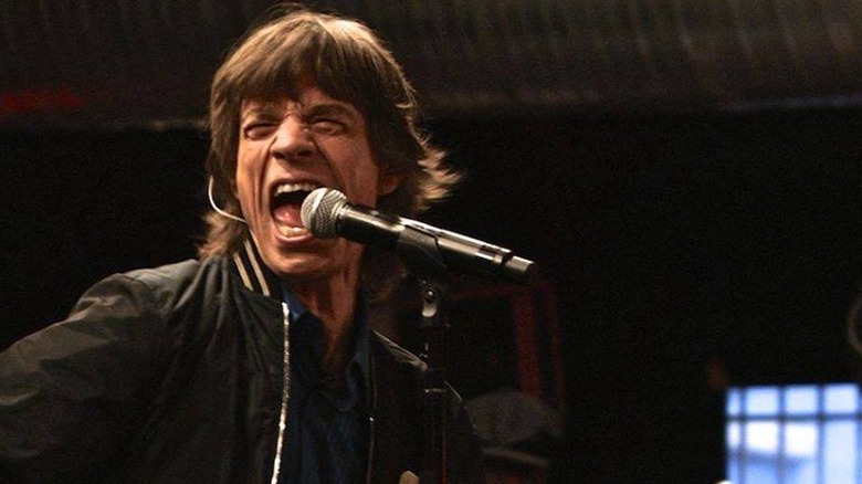 mick jagger singing at mic