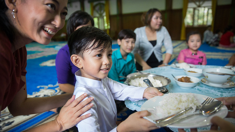 Children attend etiquette class in Myanmar