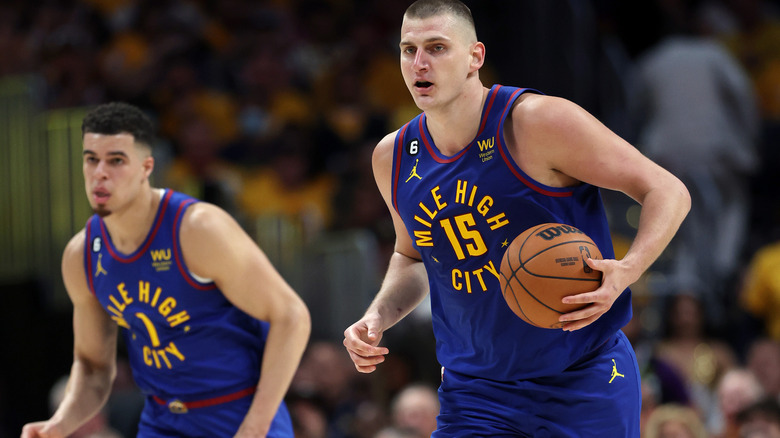 Nikola Jokić running with basketball