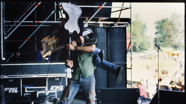 Kurt Cobain tackling Krist Novoselic Nirvana onstage