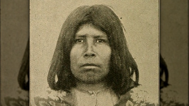 Mohave woman with facial tattoos, 1901