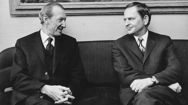 Kurt Waldheim (left), Olof Palme