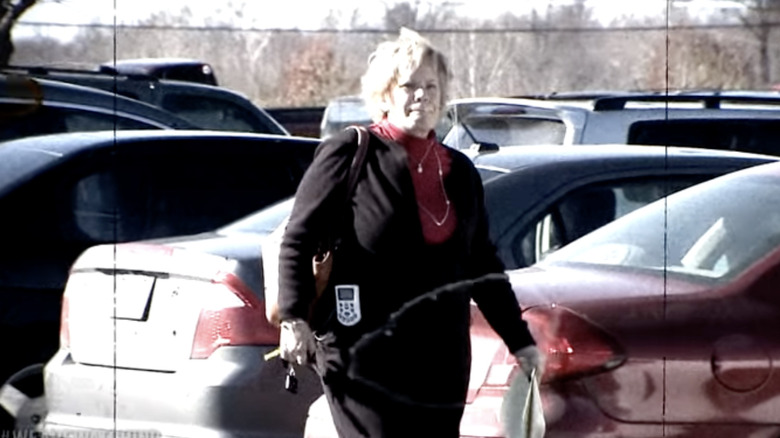 Pam Hupp walking in a parking lot