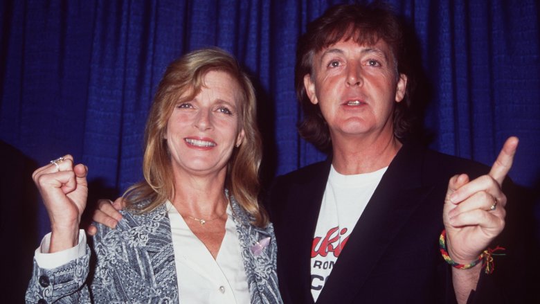 Paul McCartney and Linda McCartney smiling