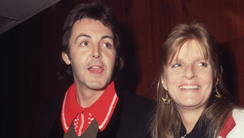 Paul McCartney and Linda McCartney smiling