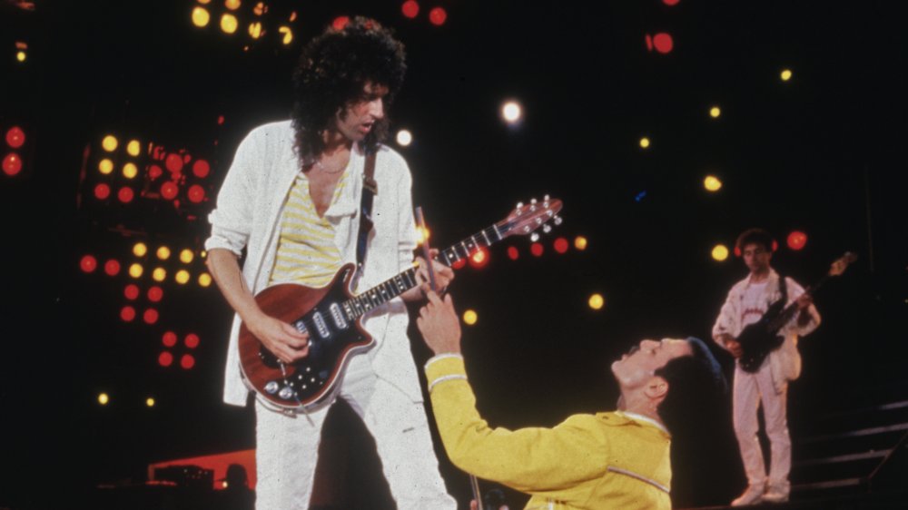 Brian May and Freddie Mercury playing Wembley Stadium in 1986