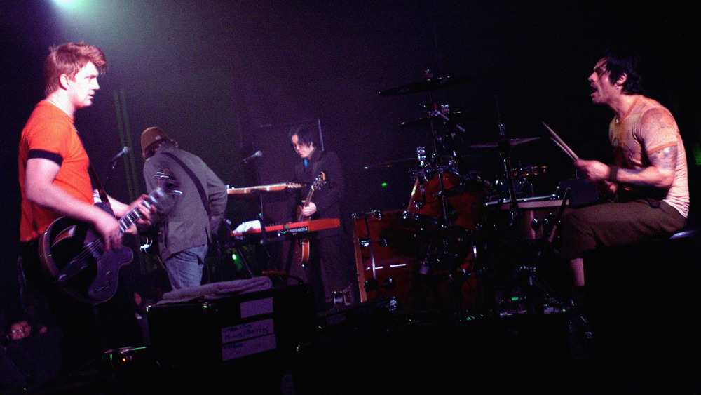 Queens of the Stone age on stage