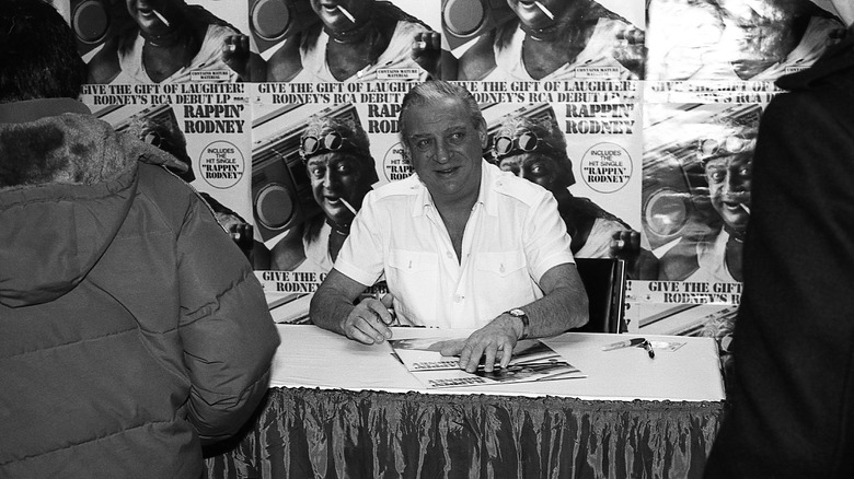 Rodney Dangerfield signing autographs