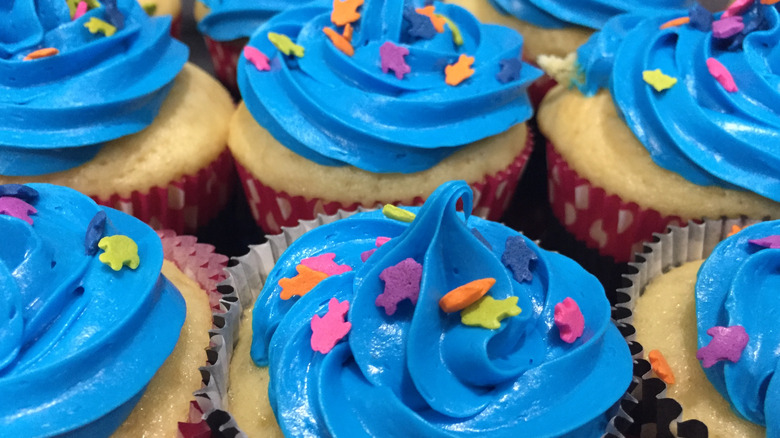 shark week cupcakes