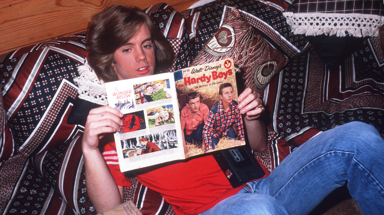 Shaun Cassidy reading magazine