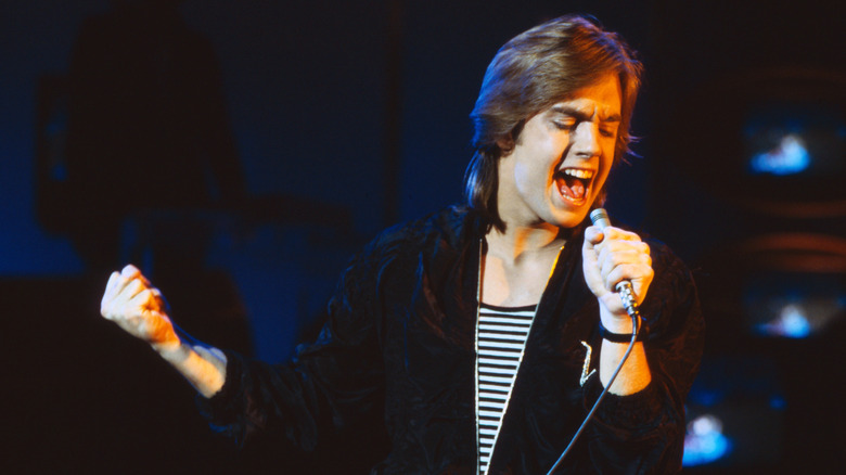 Shaun Cassidy singing on stage