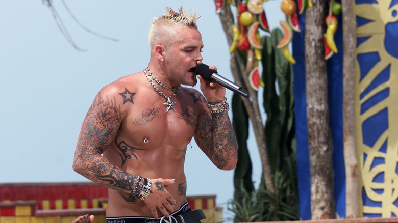 Shifty Shellshock performing