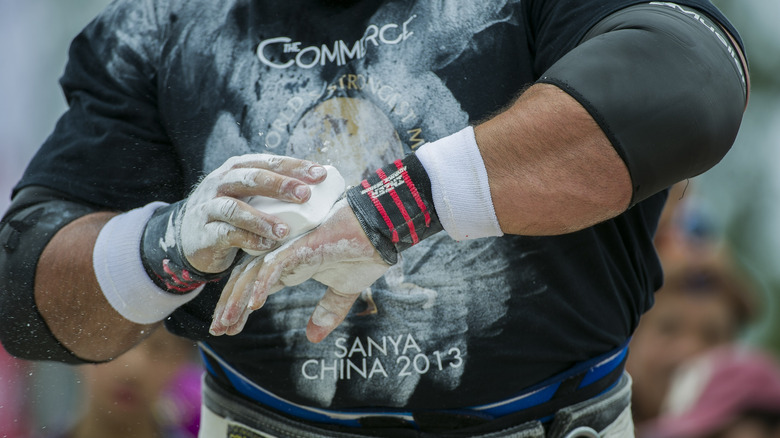 Brian Shaw's hands and chalk