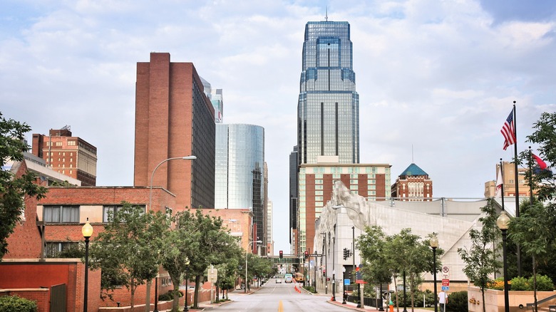 skyline of Kansas City, MO, location of the Midland Hotel