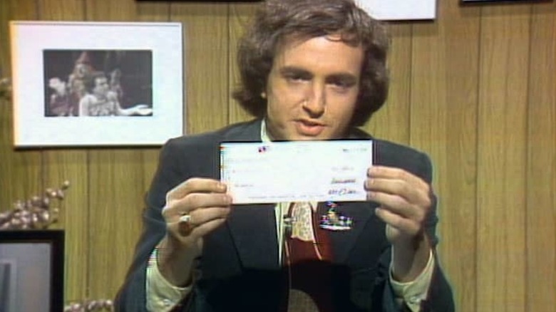 lorne michaels holds check in snl skit