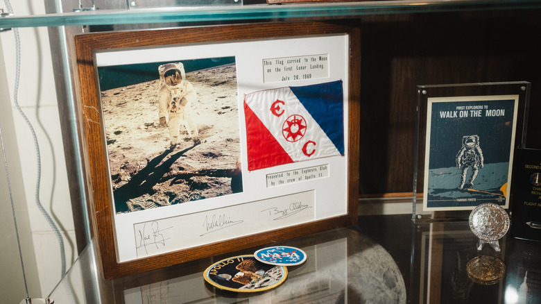 Artefacts Apollo 11 Explorers Club flag