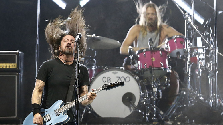 Dave Grohl and Taylor Hawkins on stage