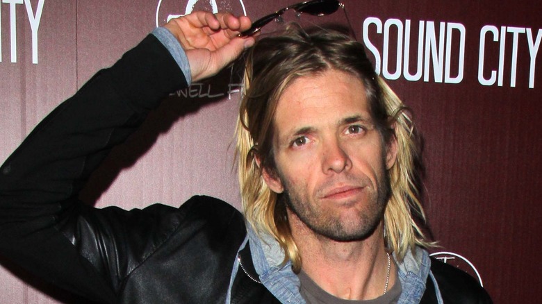 Taylor Hawkins sunglasses on head