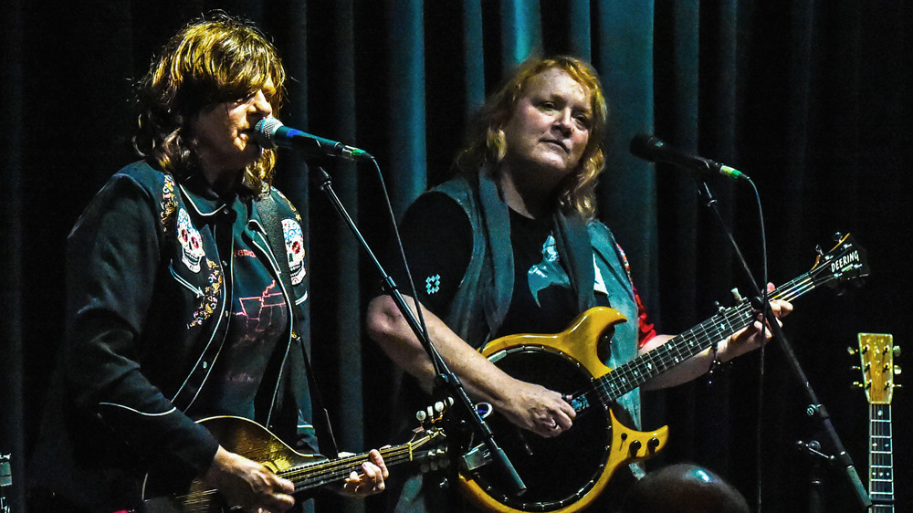 Indigo Girls performing